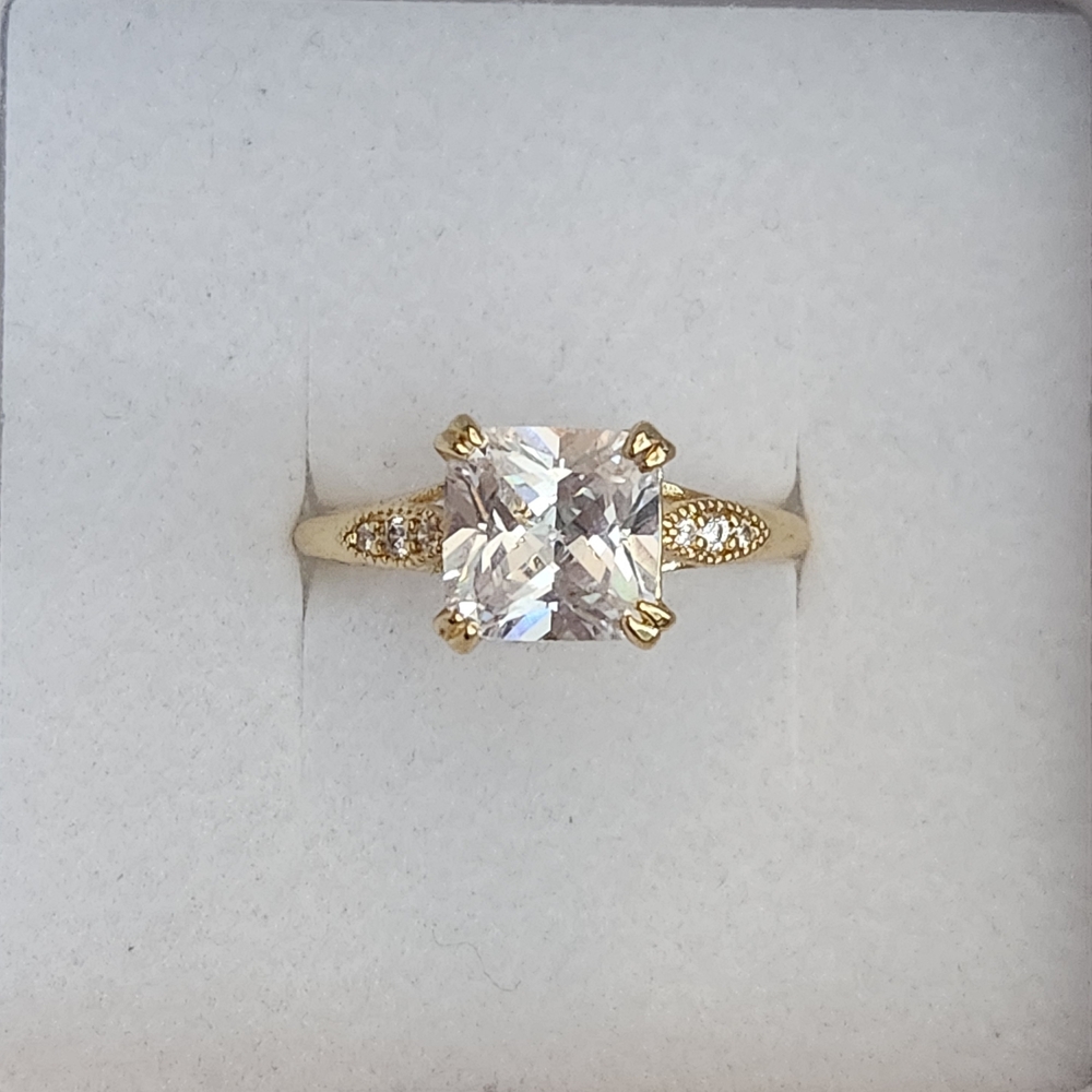 Gold Ring With Princess Cut Diamond Solitaire And Decorative Band - Brand New